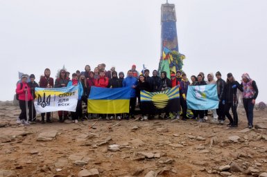 ​Константиновский городской центр физического здоровья населения «Спорт для всех» приобщился к покорению Говерлы.