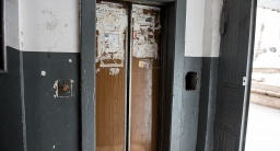 Прораб в Константиновке наживалась на лифтах