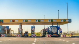 
Польша возвращает плату за проезд по дорогам для украинцев
