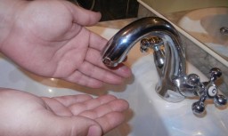 Почему стоит быстро набрать воду