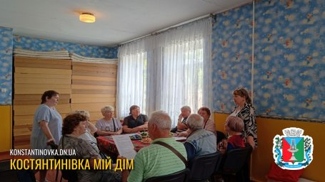 В Кременчуге возобновило работу отделение Территориального центра Константиновки: первых посетителей встретили праздничным чаепитием