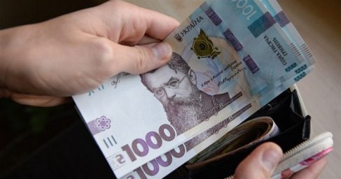 Украинцы могут получить до 14 400 грн помощи: новые выплаты для ВПЛ, семей с детьми и пенсионеров